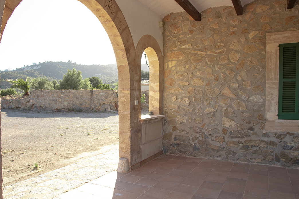 Courtyard with arches of So n'Alegre