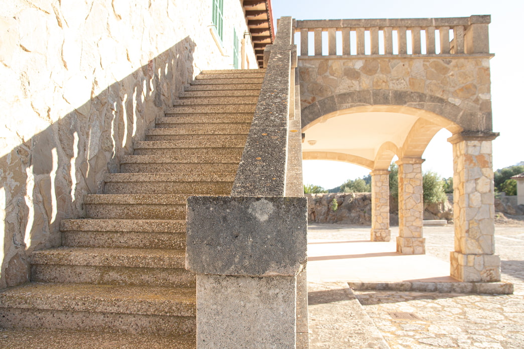 Arches and terrace of So n'Alegre with views of the Serra de Tramuntana